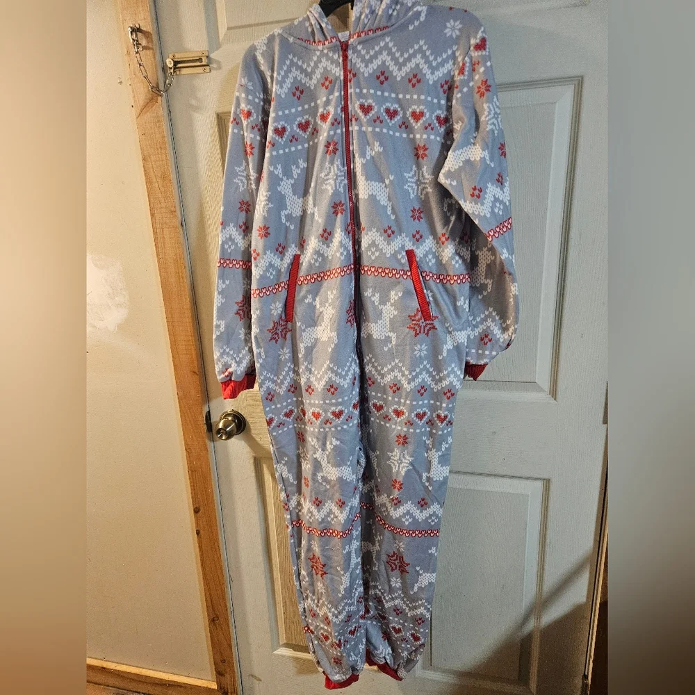 Giggling Getup Grey Women Christmas Pajamas With Hood, Loose Nordic Print:NWT: L